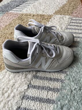 New Balance Women's Light Gray Lace-Up Retro Sneakers